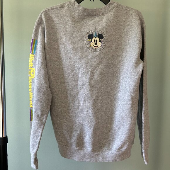 DISNEY WORLD PARKS CREWNECK! - Picture 2 of 5